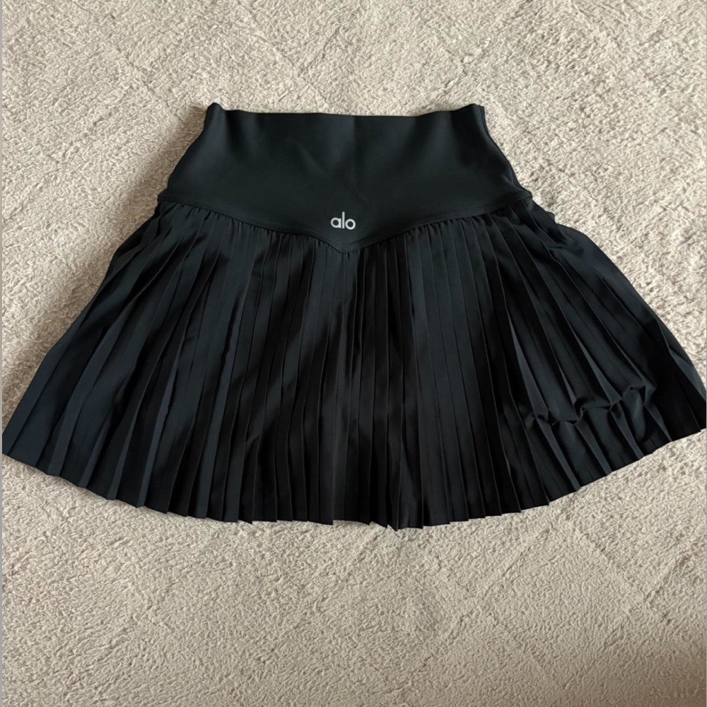 ALO Yoga Charcoal Pleated Mini Skirt